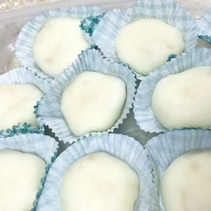 creamy mochi in the cupcake holder