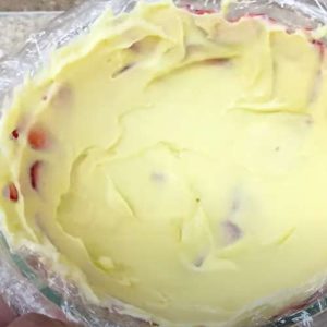 place custard cream in the bowl